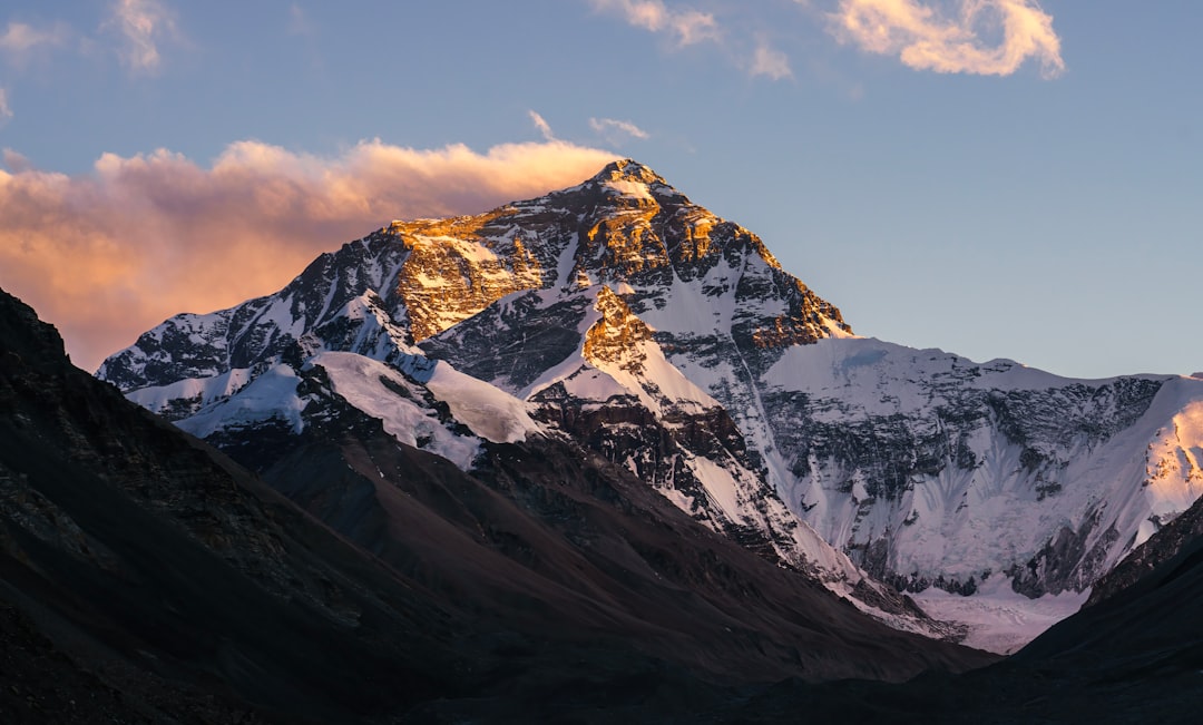 Kristin Harila au sommet de l'Everest sans oxygène supplémentaire
