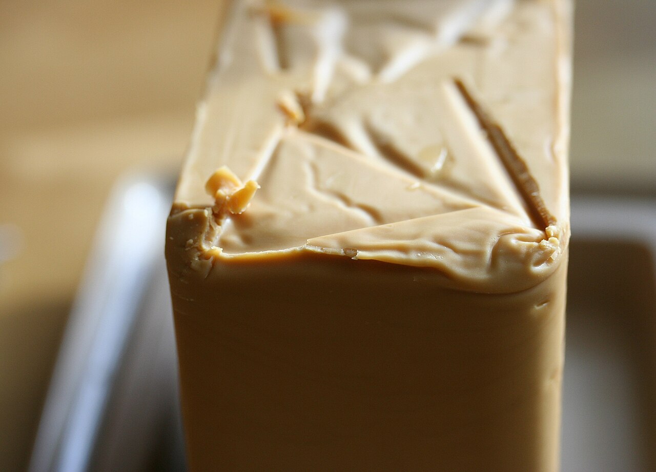 Brunost, le fromage brun norvégien caramélisé